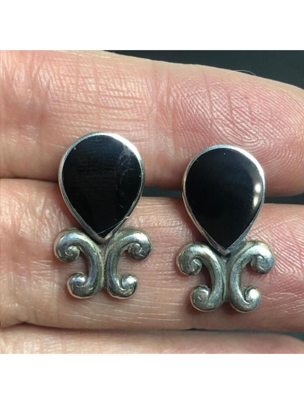 9134 VNTG Sterling Silver Teardrop Black Onyx Scroll Stud Earrings 925 4.6grams